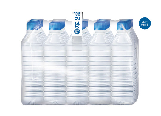 GS리테일이 무라벨 생수를 추가로 선보인다. <GS리테일 제공>